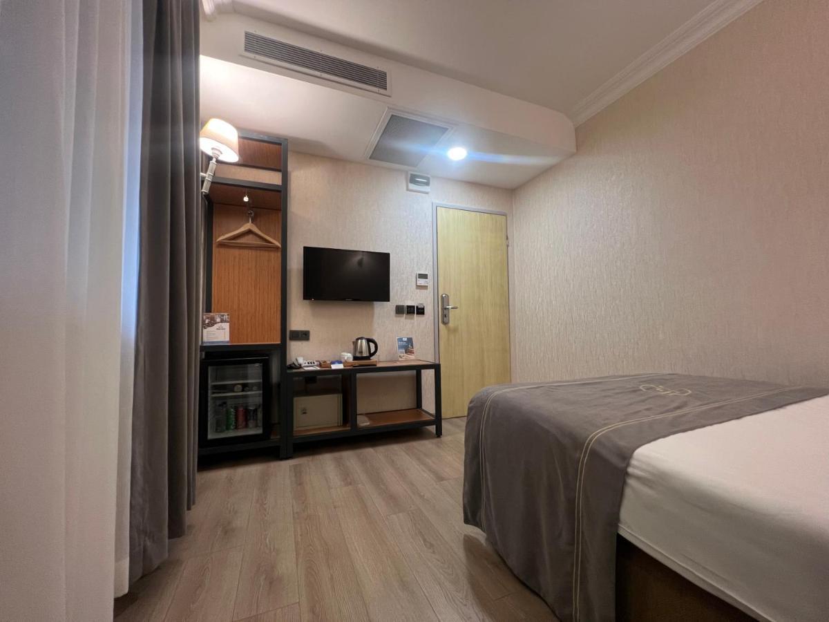 Fuar Hotel อิสตันบูล ภายนอก รูปภาพ